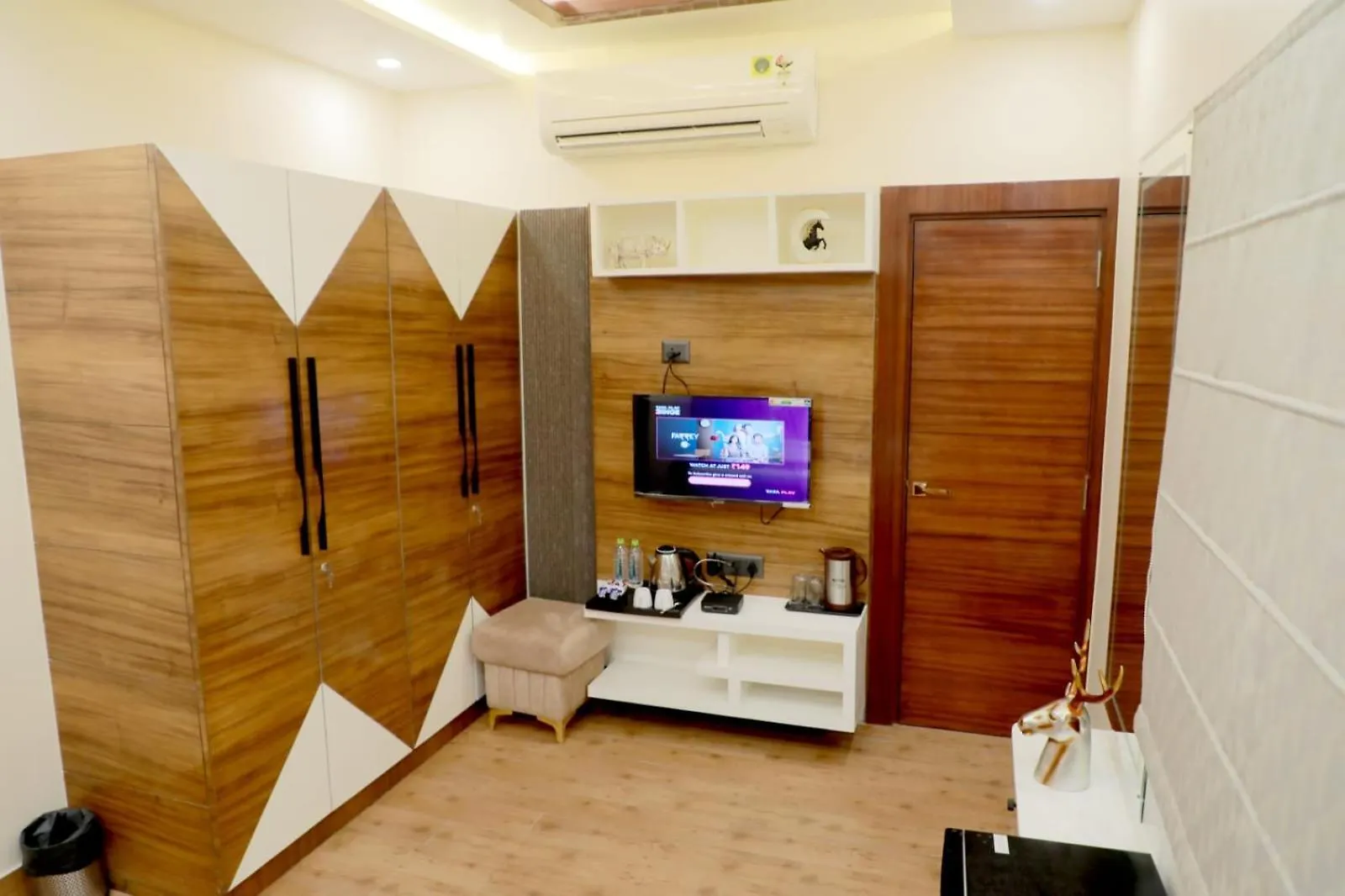 ***  Hotel Divyanshi Inn Varanasi India