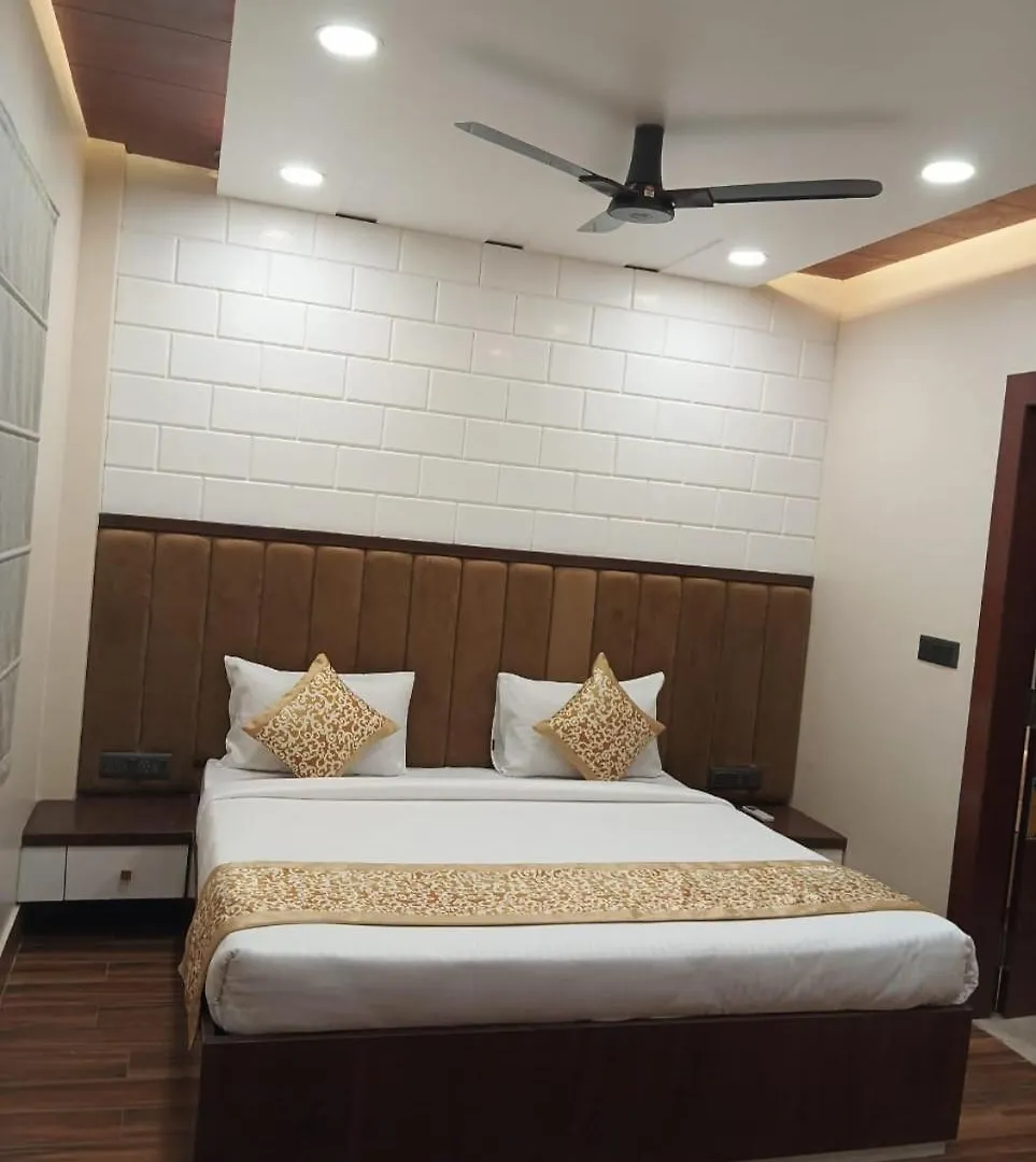 Hotel Divyanshi Inn Váránasí